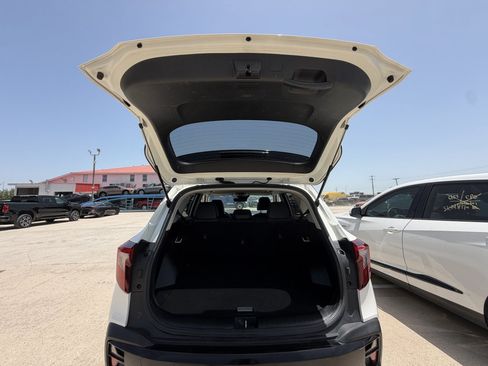 Used 2024 Kia Seltos S AWD/4WD image 3