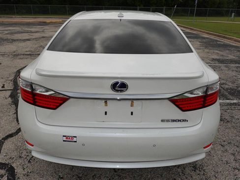 Used 2014 Lexus ES 300h w/ Luxury Package w/Bamboo Trim FWD image 6