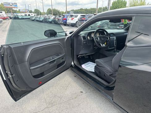 Used 2014 Dodge Challenger SXT RWD image 11