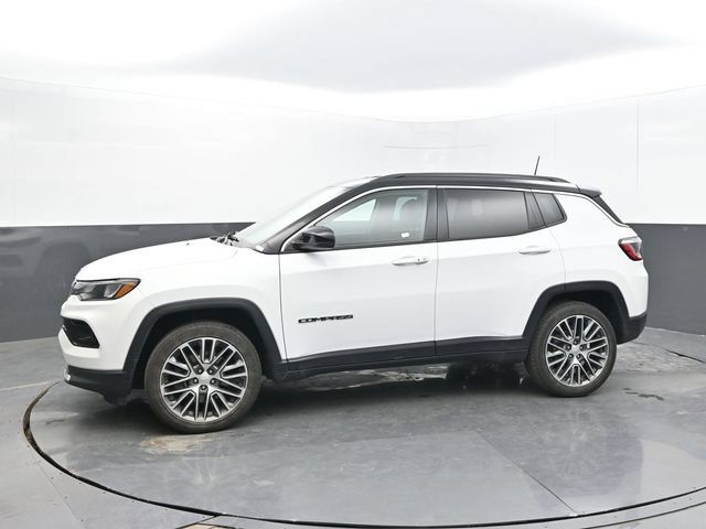 Used 2023 Jeep Compass Limited w/ Elite Group AWD/4WD image 2
