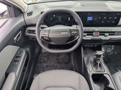 Used 2025 Kia K4 EX image 15