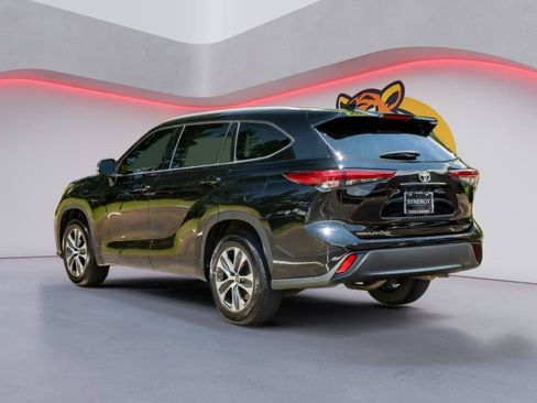 Used 2022 Toyota Highlander XLE FWD image 7