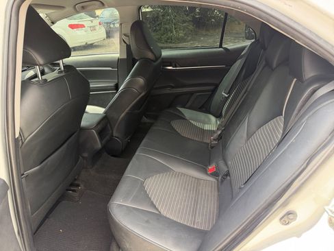Used 2021 Toyota Camry SE w/ Convenience Package FWD image 19