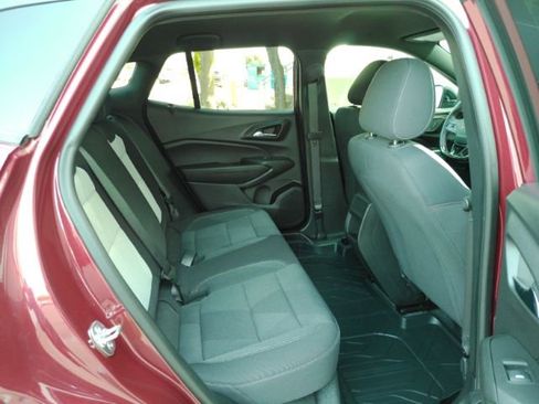 Used 2025 Chevrolet Trax RS w/ Driver Confidence Package FWD image 22