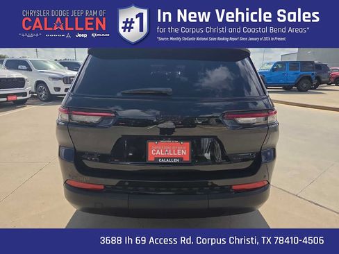 Used 2024 Jeep Grand Cherokee L Limited w/ Black Appearance Package AWD/4WD image 13