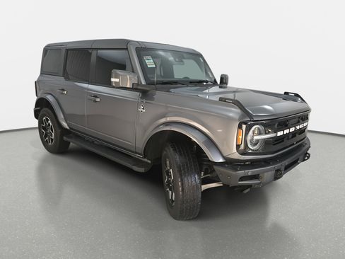 Used 2023 Ford Bronco Outer Banks image 3