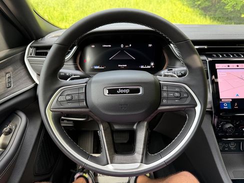 New 2025 Jeep Grand Cherokee Limited w/ Luxury Tech Group II image 22