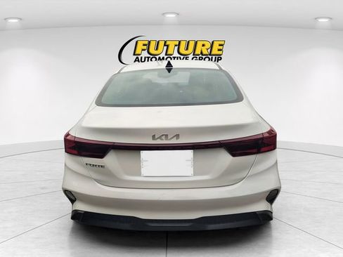 Used 2023 Kia Forte LXS w/ LXS Technology Package FWD image 4