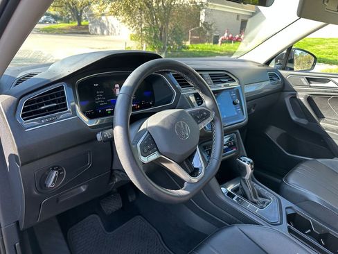 Used 2023 Volkswagen Tiguan SE image 25