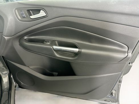 Used 2017 Ford Escape SE FWD image 30