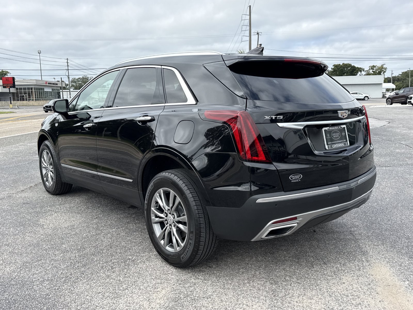 Used 2021 Cadillac XT5 Premium Luxury FWD image 3