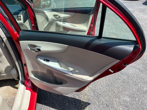 Used 2011 Toyota Corolla LE FWD image 28