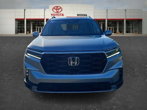 Used 2025 Honda Pilot Elite image 2