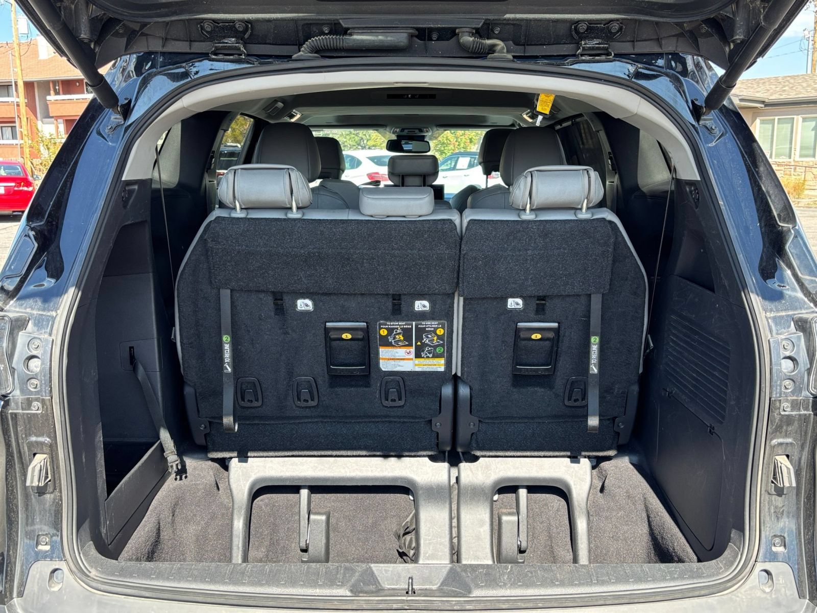 Used 2025 Toyota Sienna XLE FWD image 33