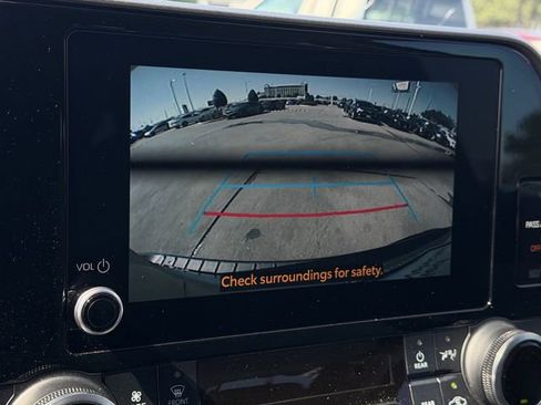 Used 2023 Toyota Highlander LE FWD image 16