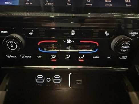 Used 2023 Jeep Grand Cherokee Limited image 19