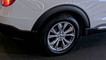 Used 2023 Ford Explorer Limited w/ Limited Technology Package AWD/4WD image 24