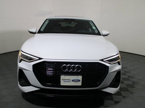 Used 2021 Audi e-tron Premium Plus w/ Premium Plus Package image 3