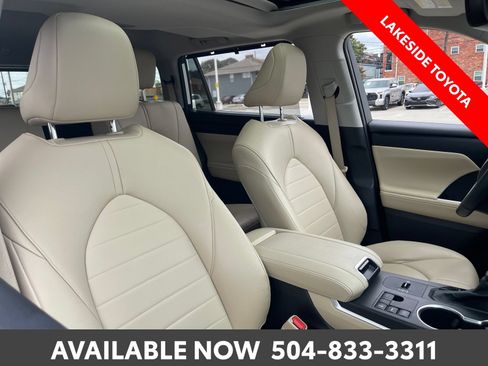 Certified 2024 Toyota Highlander XLE FWD image 16