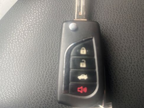 Used 2018 Toyota Camry SE image 17