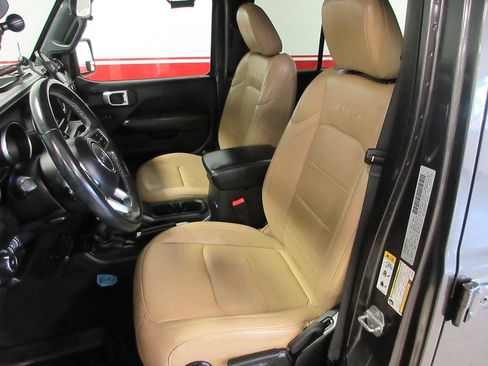 Used 2018 Jeep Wrangler Unlimited Sahara w/ LED Lighting Group AWD/4WD image 8