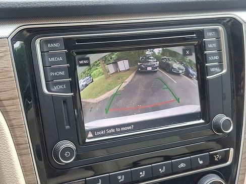 Used 2017 Volkswagen Passat 1.8T SE w/ SE Lighting Package image 17