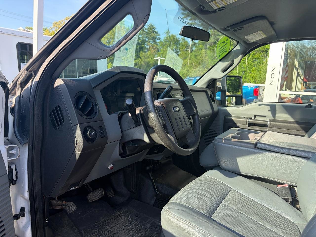 Used 2015 Ford F550 4x4 Regular Cab Super Duty image 23