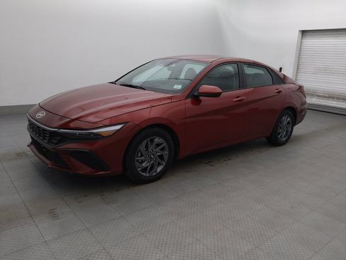 Used 2024 Hyundai Elantra SEL FWD image 2