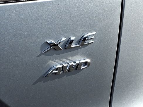 Used 2023 Toyota Corolla Cross XLE image 31