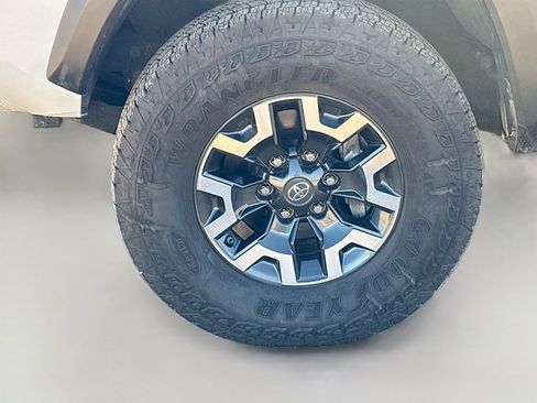 Used 2021 Toyota Tacoma TRD Off-Road image 28