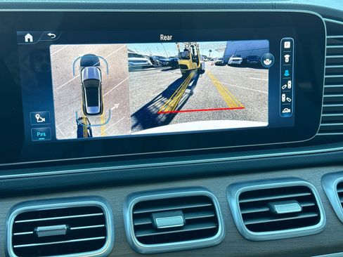 Used 2024 Mercedes-Benz GLE 450e 4MATIC image 32