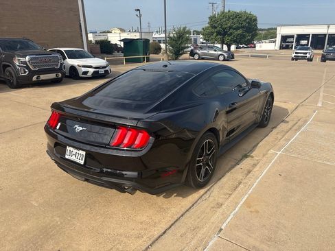 Used 2018 Ford Mustang Premium RWD image 3