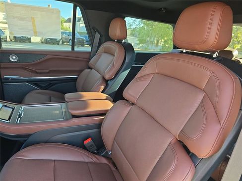New 2026 Lincoln Navigator Reserve image 11
