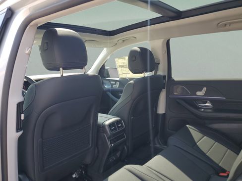 Certified 2026 Mercedes-Benz GLS 450 4MATIC image 10