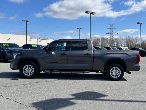 Used 2022 Toyota Tundra SR5 w/ SR5 Convenience Package AWD/4WD image 7