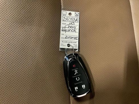 Used 2023 Chevrolet Equinox Premier image 33