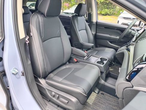 New 2026 Honda Odyssey Touring image 9