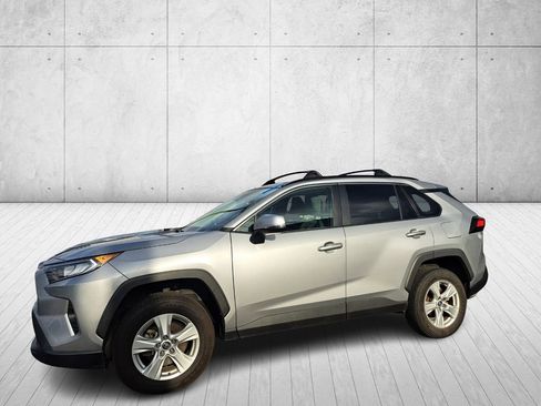 Used 2020 Toyota RAV4 XLE image 8
