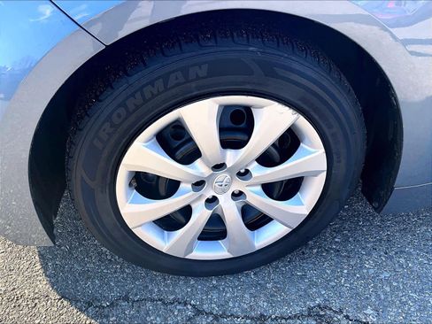 Used 2024 Toyota Corolla LE image 7