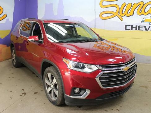 Used 2018 Chevrolet Traverse LT w/ LPO, Floor Liner Package FWD image 2