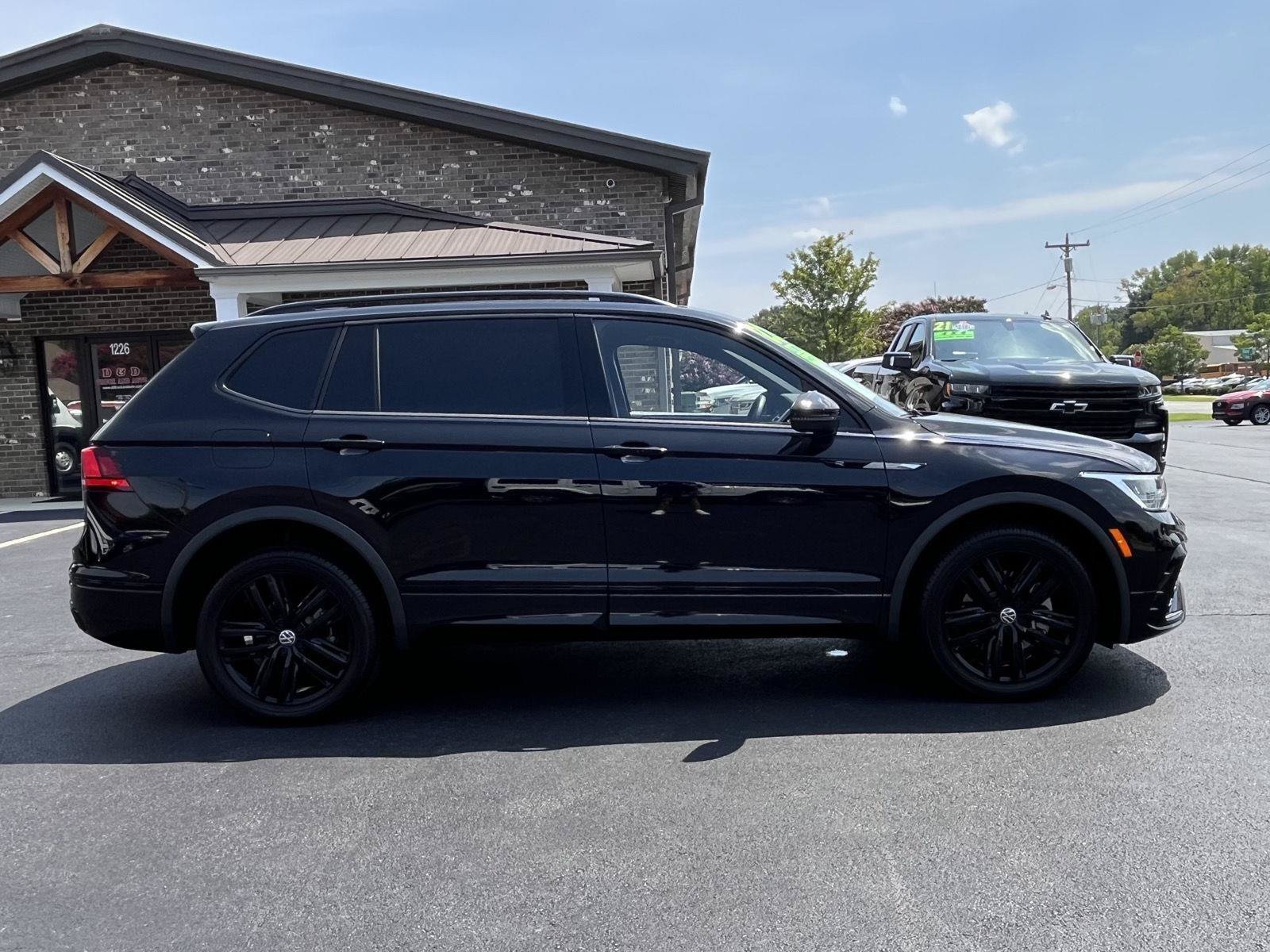Used 2022 Volkswagen Tiguan SE R-Line AWD/4WD image 43