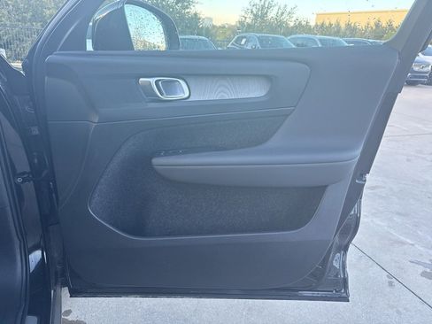 Certified 2025 Volvo XC40 B5 Plus image 10