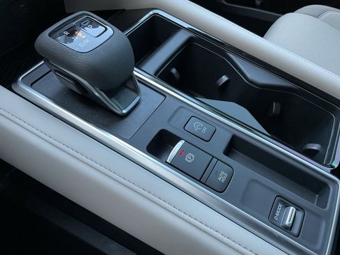 New 2025 Nissan Pathfinder SV image 34