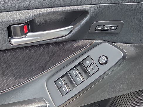 Used 2019 Toyota Avalon Touring FWD image 13
