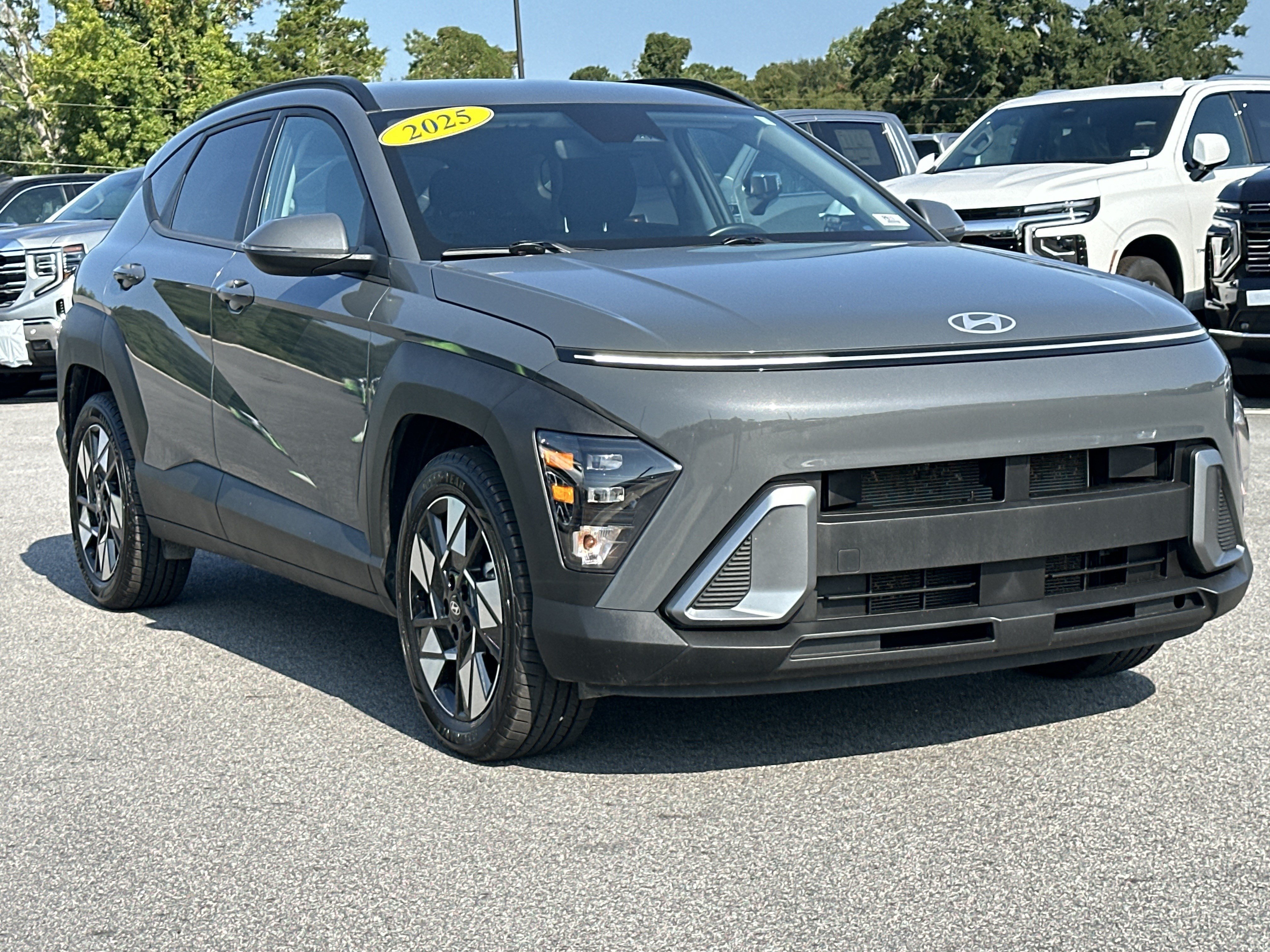 Used 2025 Hyundai Kona SEL FWD image 3