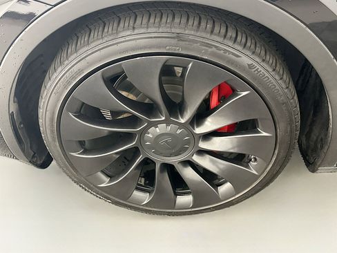 Used 2023 Tesla Model Y Performance image 11