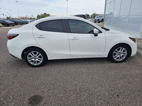 Used 2018 Toyota Yaris iA image 6