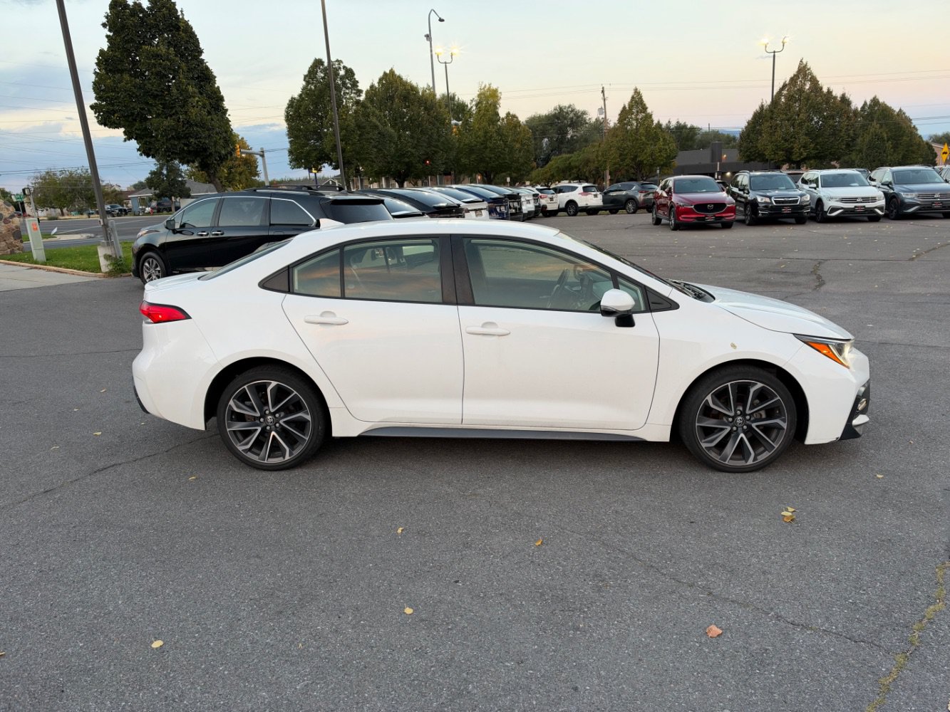 Used 2022 Toyota Corolla SE FWD image 6