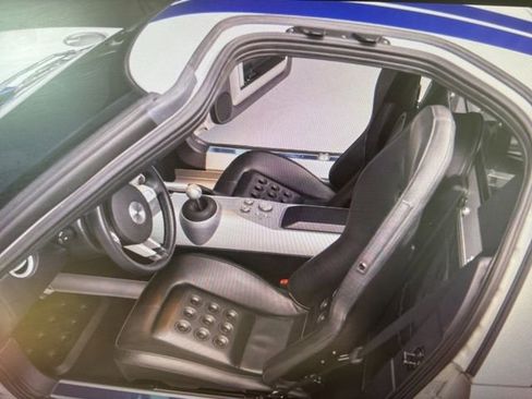 Used 2005 Ford GT RWD image 9