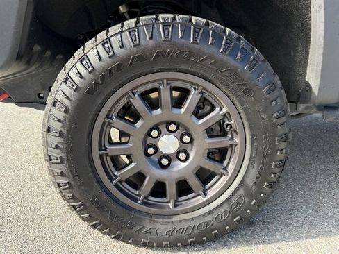 Used 2022 Chevrolet Colorado ZR2 w/ Colorado ZR2 Bison Edition image 11